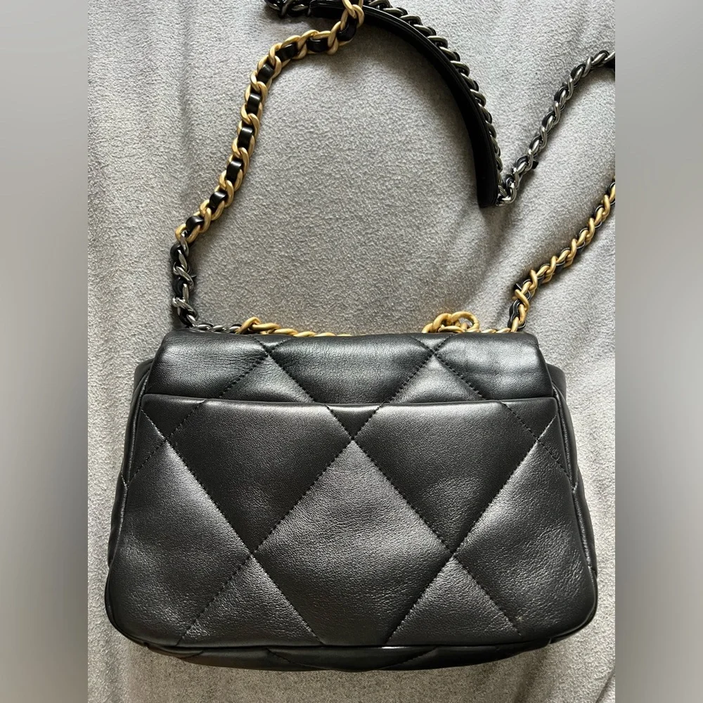 Chanel 19 medium size - Picture 2 of 9